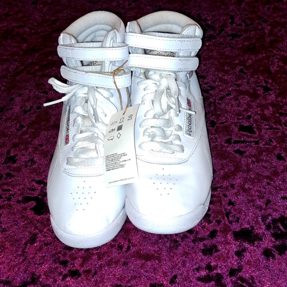 Reebok classic white shoes